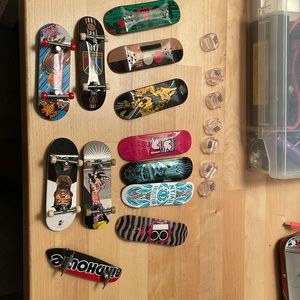 Tech deck , fingerboards